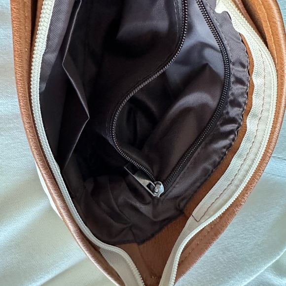 Adjustable strap crossbody bag- New! - Picture 6 of 7